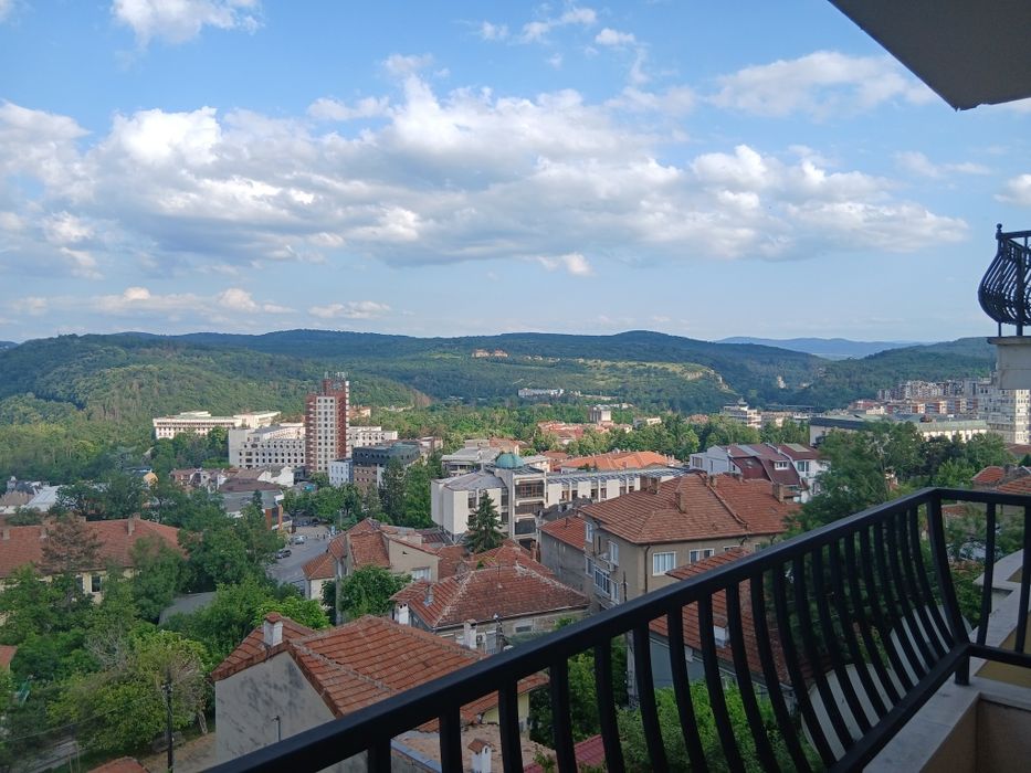 Огромен апартамент за нощувки!