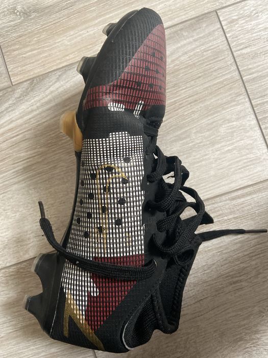 Бутсы найк меркуриал.