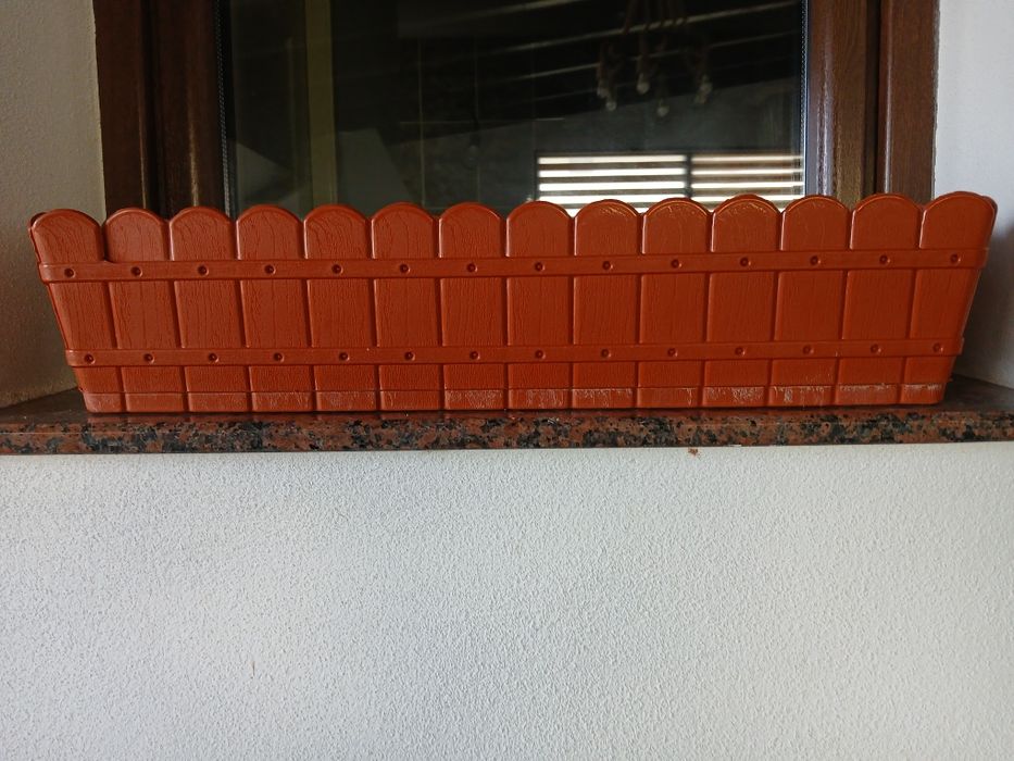 Jardinere in stare foarte bună