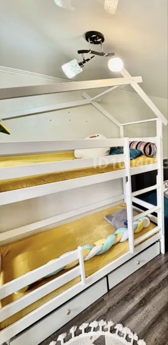 Продам кровать двухъярусную