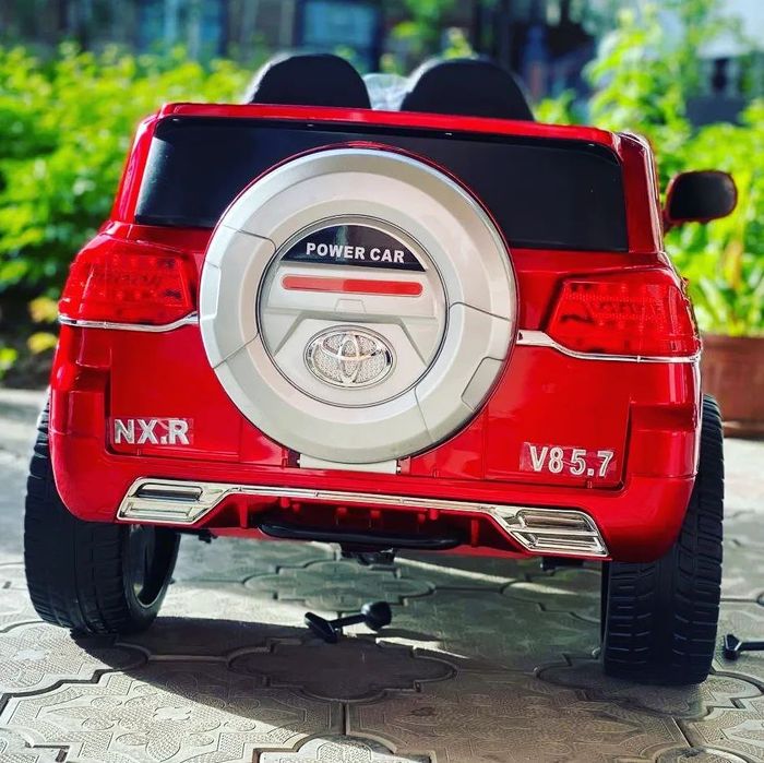 Toyota Land Cruiser 200 детская машина с пультом электромобиль