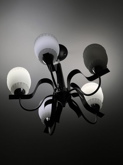 Продам люстру