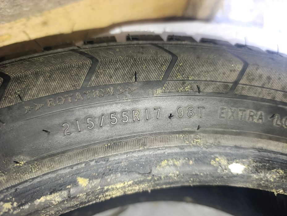 Продам резину 215/55/17