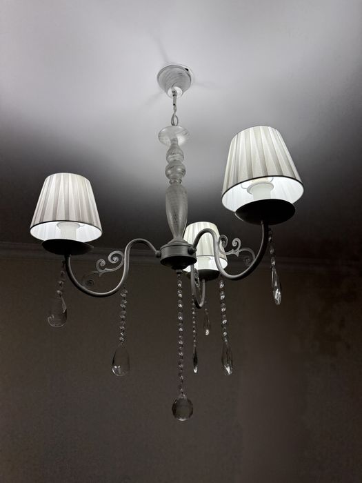 Продам люстру в хорошем состоянии