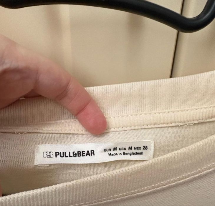 Продам молочно-белую футболка из Pull&Bear