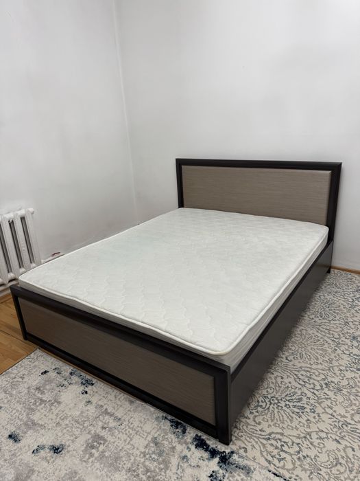 Двуспальная кровать