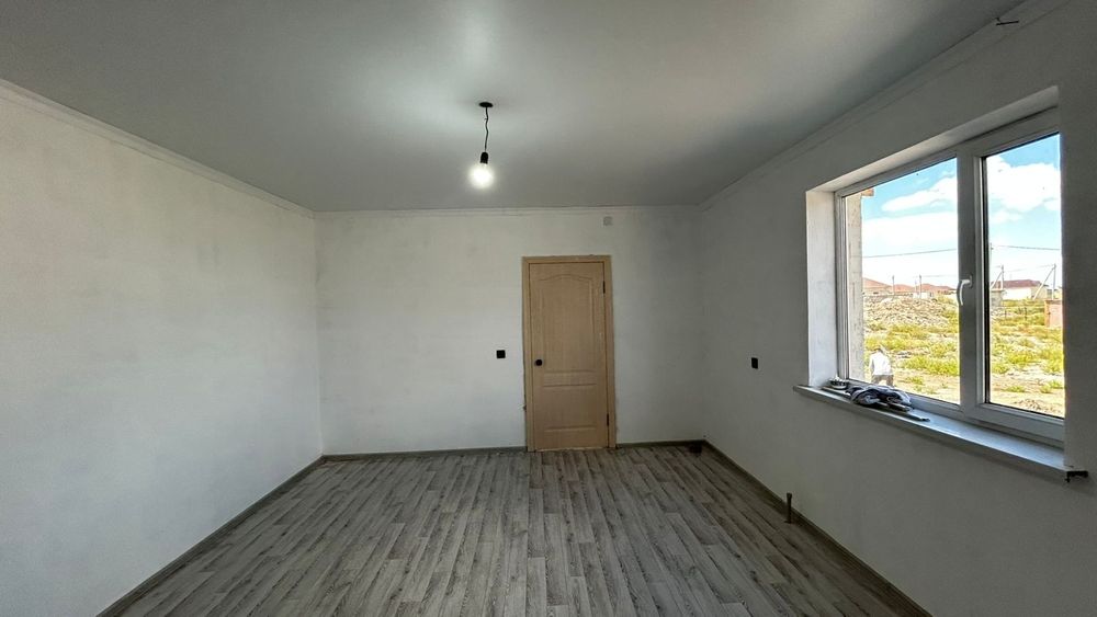 Срочно!Байтерек 1    3 бөлмелі времянка сатылады.