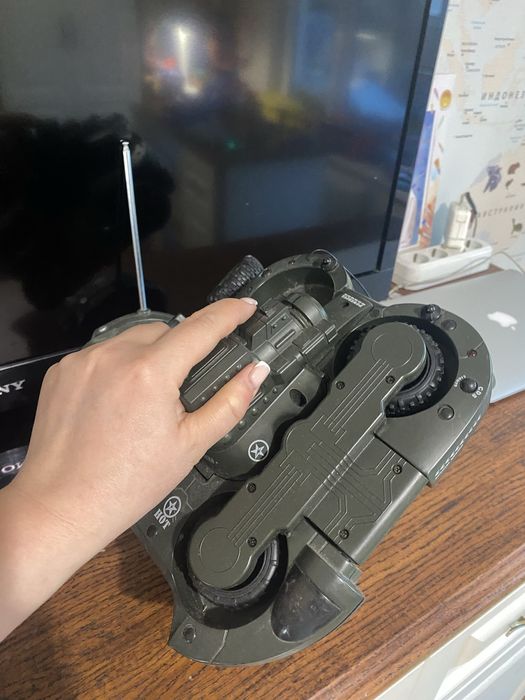 Танк игрушечный