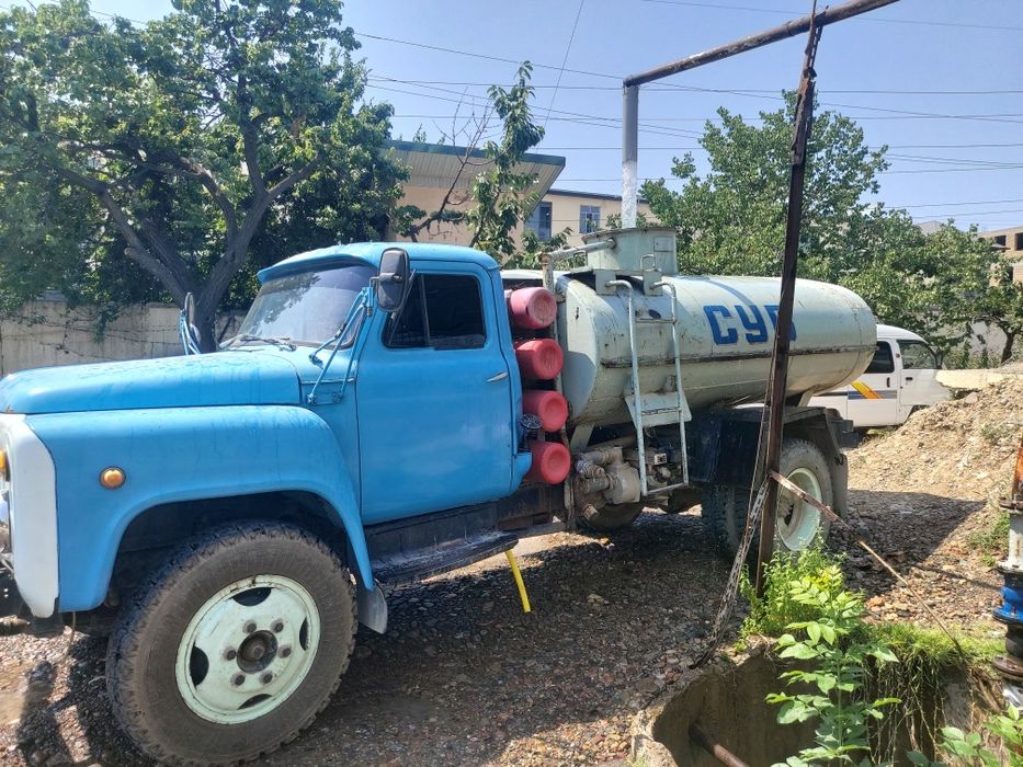 Gaz 53 Vadovoz sotiladi.