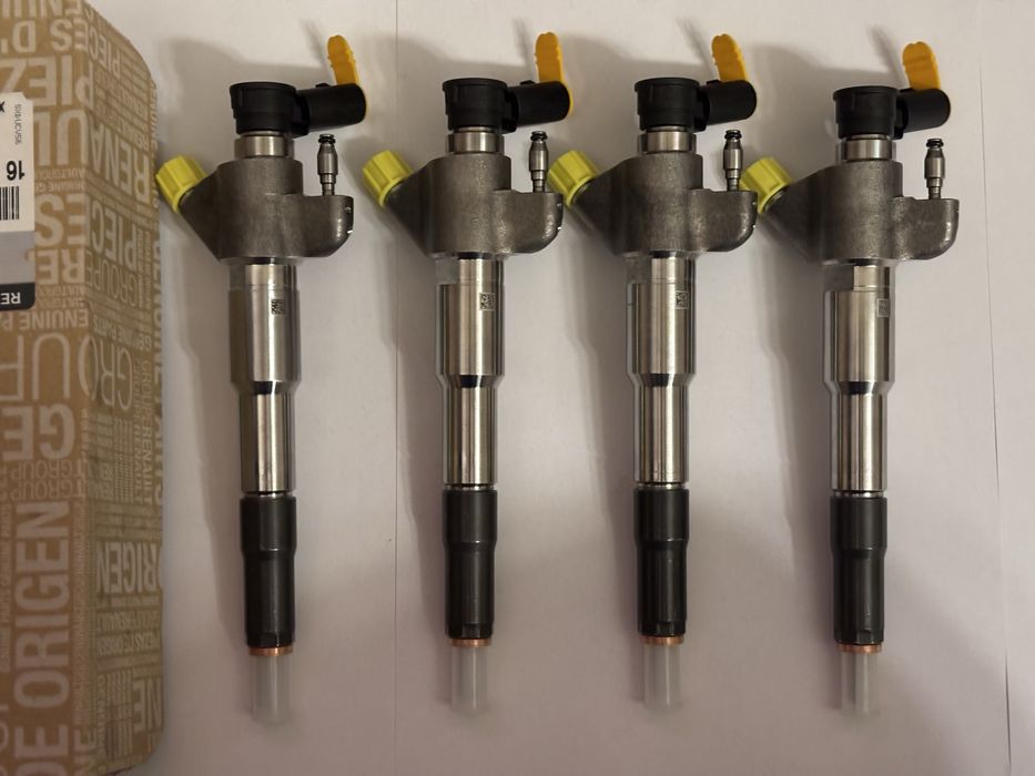 Injectoare injector Renault Master 2.3 dci cod 166009567R- 166000372R