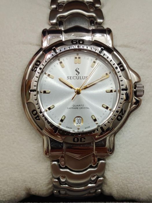 НОВ швейцарски часовник в кутия