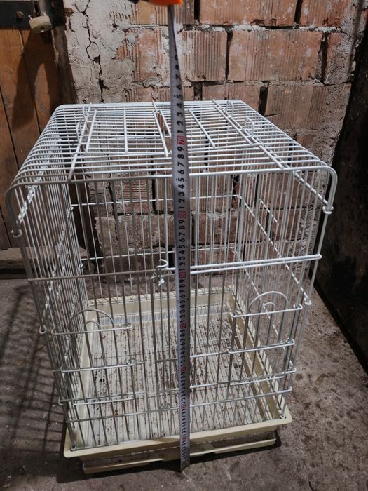 продавам клетки за Папагал бялата  другите