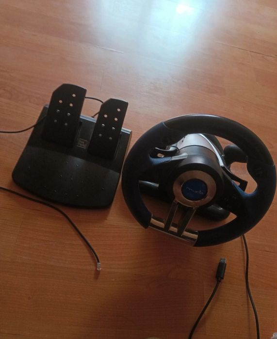 Vând volan gaming cu pedale – pentru PC, nu sunt sigur daca merge și pe PS4, ps5