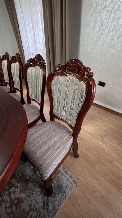 Стол со стульями