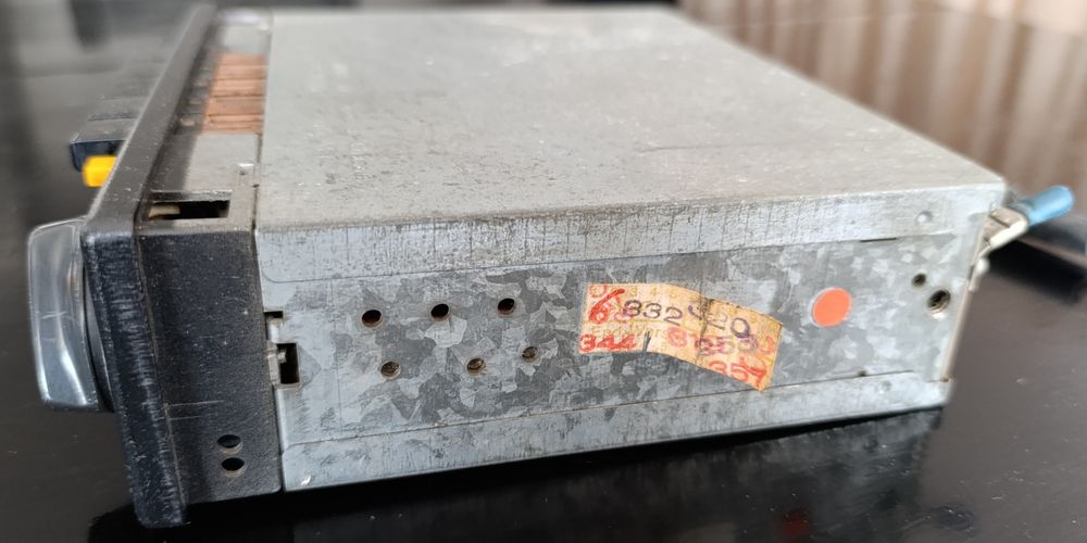 Радиокасетофон BECKER 
Оригинално радио