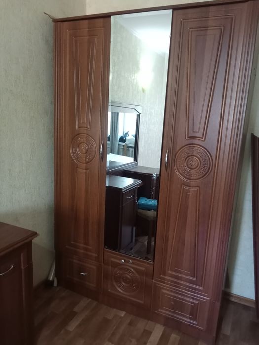 Шкаф трёх створки продается