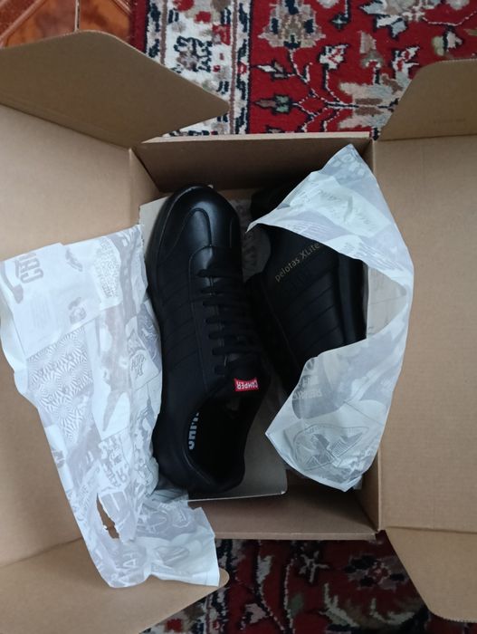 Vând adidași bărbați