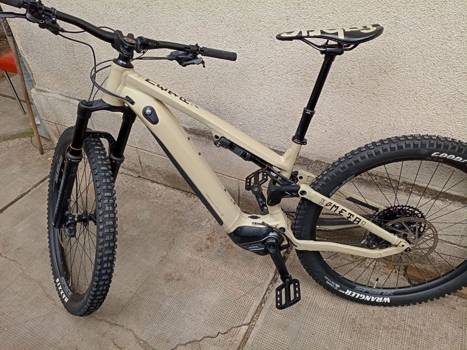 Bicicleta electrică Commencal full suspensie