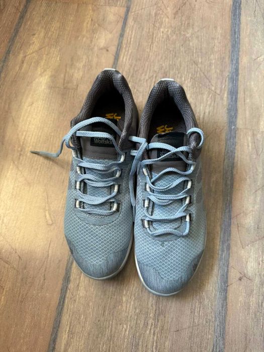 Продавам дамски обувки Jack Wolfskin