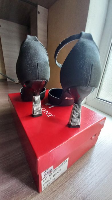 Продам обувь женскую