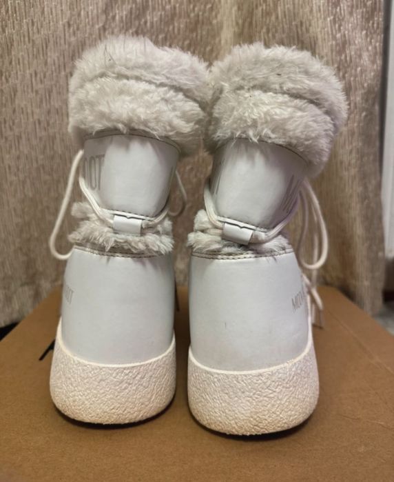 Moon Boot albe cu puf