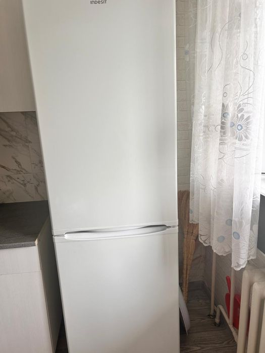 Продаётся холодильник.