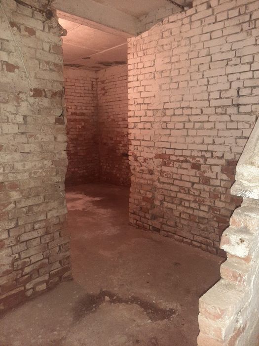 Cladire cu etaj 1840 mp in Ivanesti judetul Vaslui /se vinde la aproximativ  200€ mp construit la gata , fata de 1300€ mp cat ar costa in prezent !