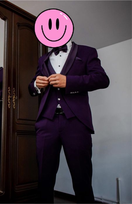 Vand costum pentru barbati purtat o singura data