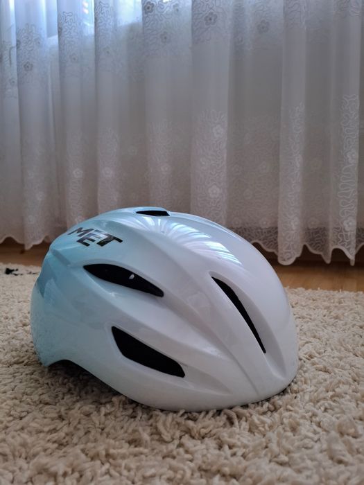 Casca Ciclism MET Manta  Nou