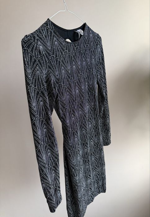 Бляскава рокля с гол гръб - размер S/M