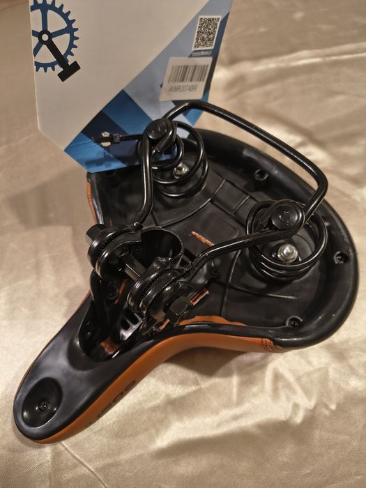 Кожена седалка за колело