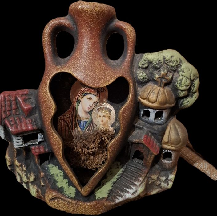 Керамичен параклис Света Богородица с манастир и стомна