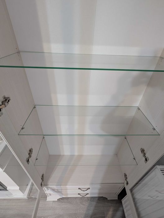 Vitrină mare Mobexpert gama Charme – 2 uși cu sticlă si 2 sertare