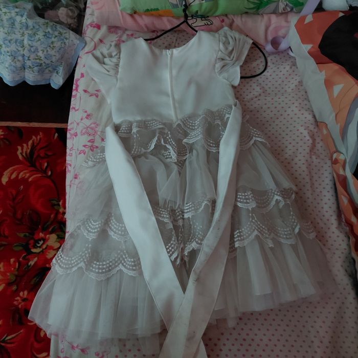 детское платье беленькое