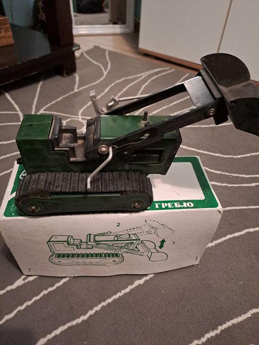 Стара играчка Трактор Болгар 79'