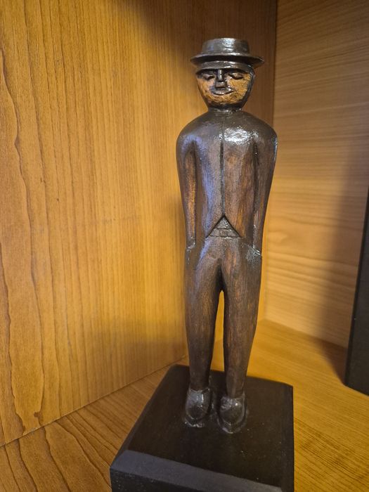 Sculpturi lemn manual