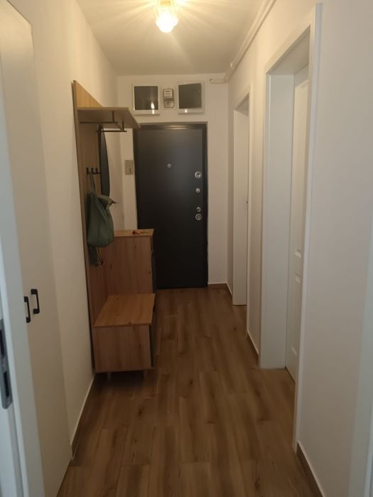 Închiriez apartament 3 camere