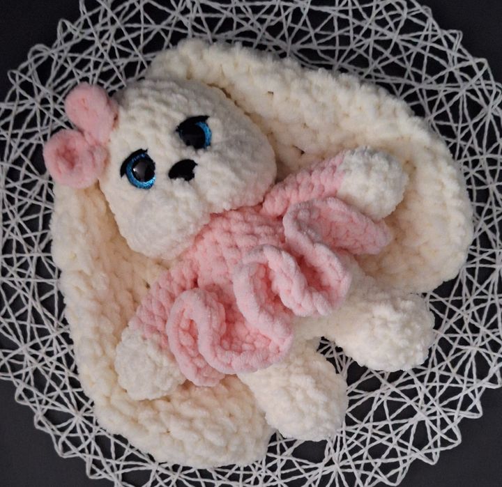 Плетени зайчета от плюшена прежда