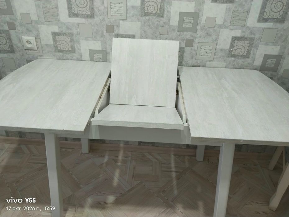 Деревянный стол кухонный