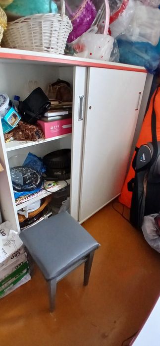 Стол и шкаф для офисный