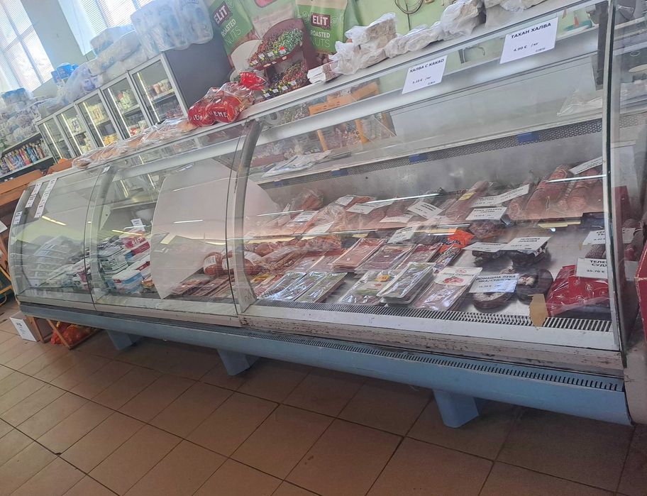Продавам витрина