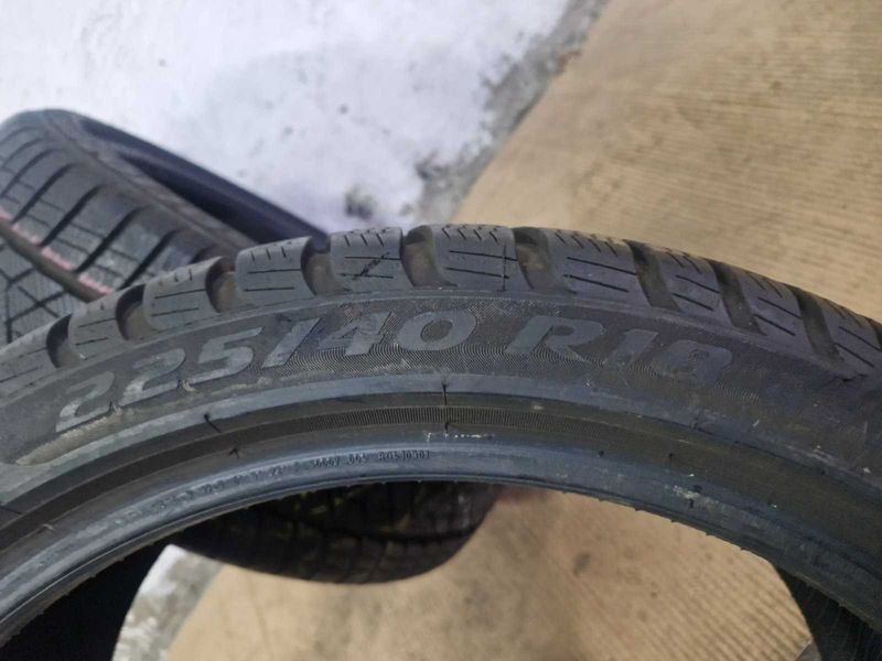 2 Pirelli R18 225/40/ 
зимни гуми 
DOT2820