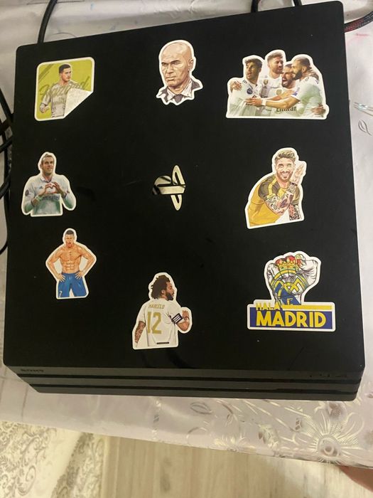 Продаю Плейстешен 4 про