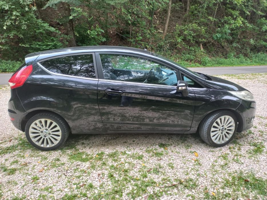 Vând Ford fiesta 1.4