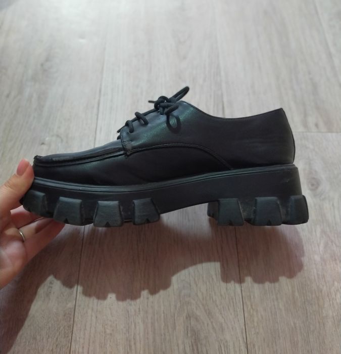 Продам  лоферы женские