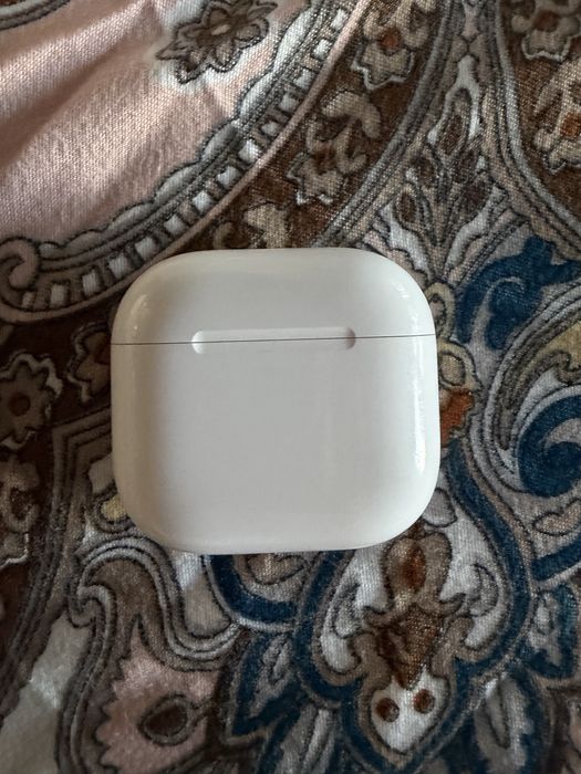 Apple AirPods 4 – В гаранция към iStyle – Пълен комплект