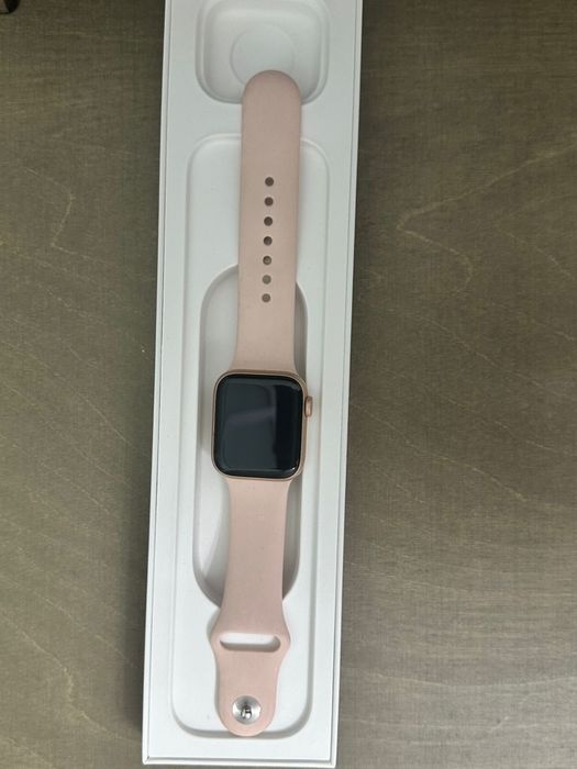 Часы Apple Watch SE