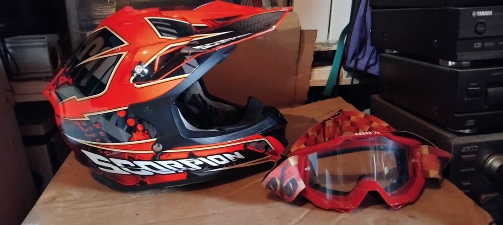 Мотоциклетна екипировка (боти,шлем)