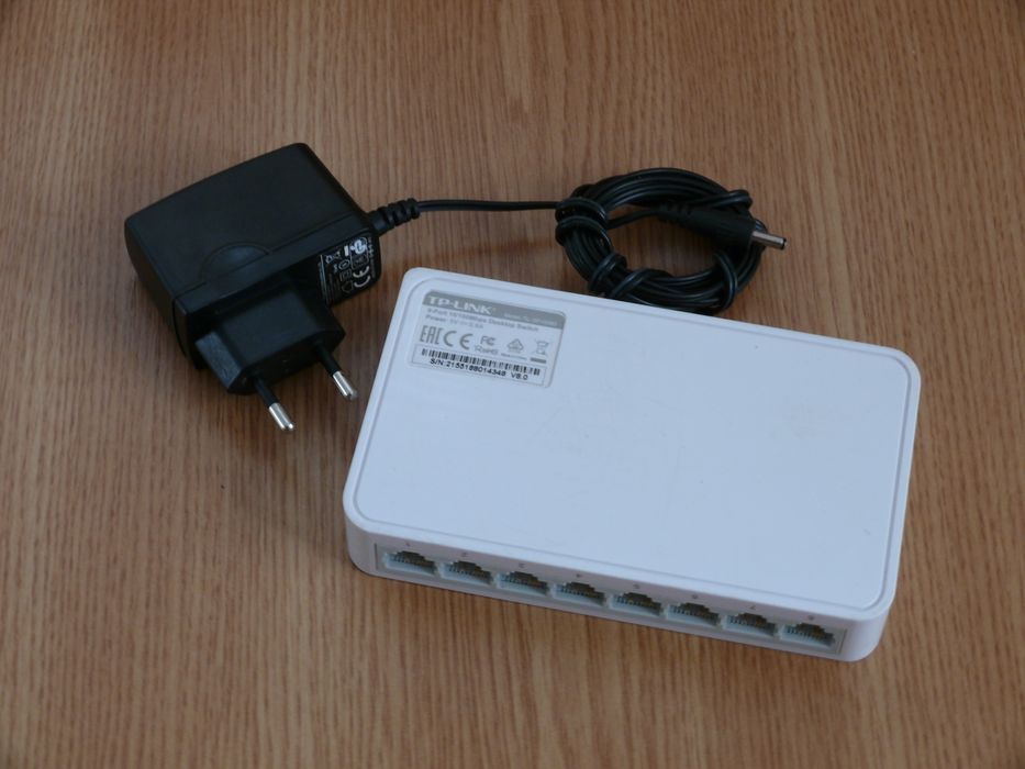 Switch Fast Ethernet TL-SF1008D