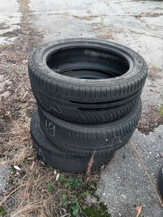 Гуми 235 45 19 Мишелин Michelin 3 броя - нов внос. Не са нови! Посочената цена е за един брой гума. Без коментар на цената. 43 години опит в бранша.